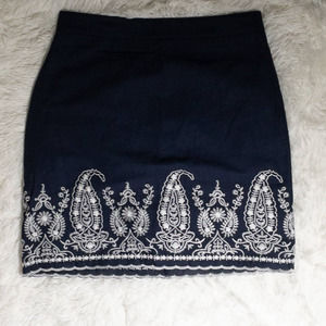 Francesca's mi ami blue paisley Embroidered skirt